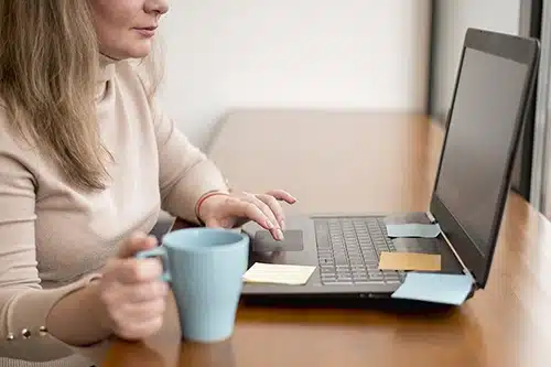 Découvrez comment prévenir les RPS en 2025 grâce à un management axé sur la santé et la qualité de vie au travail. Conseils pratiques et actions concrètes.